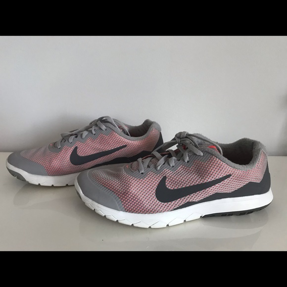 Nike Running Shoes -Womens - Picture 3 of 3